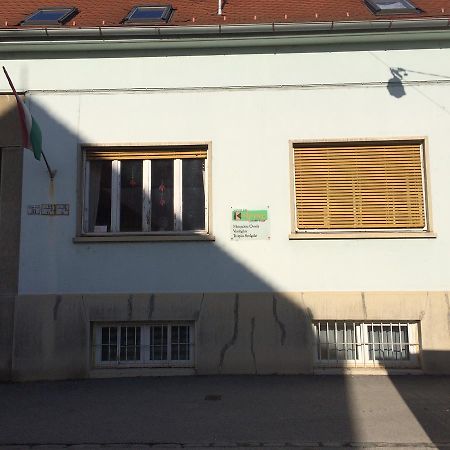 ホテル Kolpinghaz ペーチ エクステリア 写真